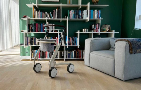 wohnraum-rollator-scandinavian-butler-sanivita-wurst